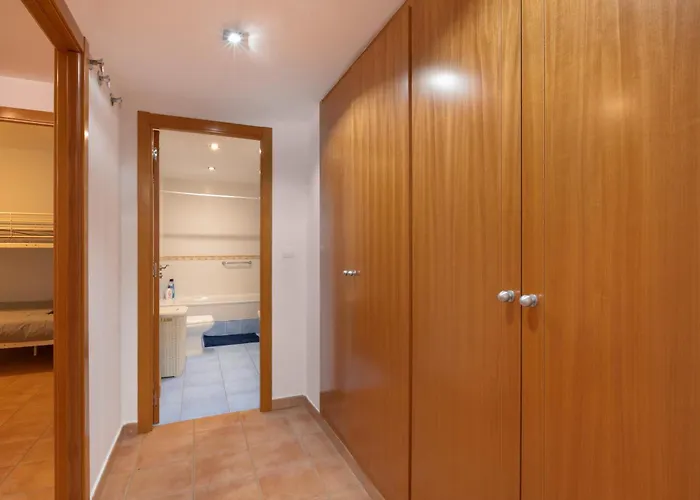 Paradise Bay Адехе